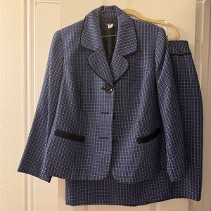 Le Suit Navy and Black Textured Skirt Suit